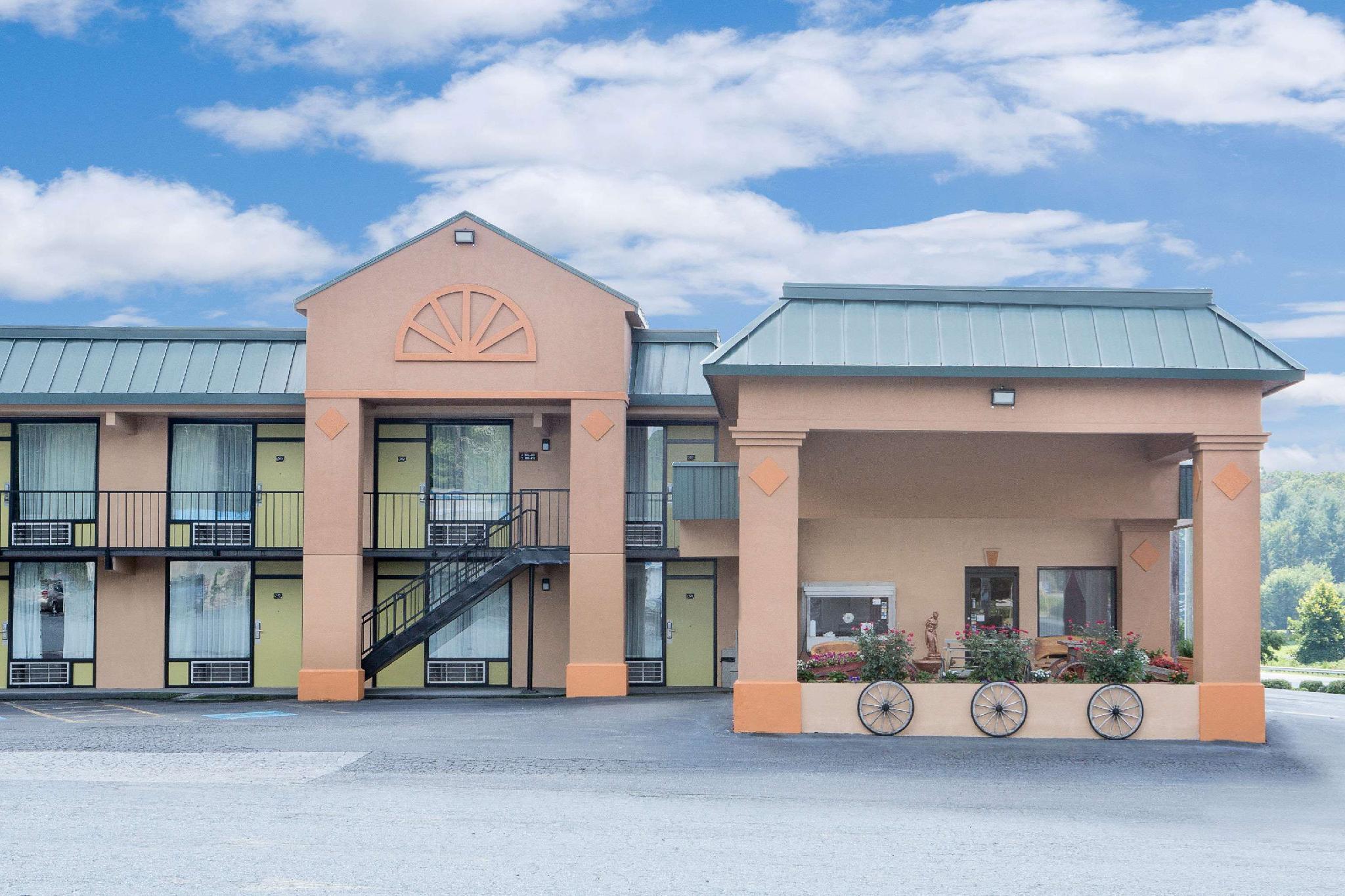 Hotel Super 8 By Wyndham Marion Nc Extérieur photo